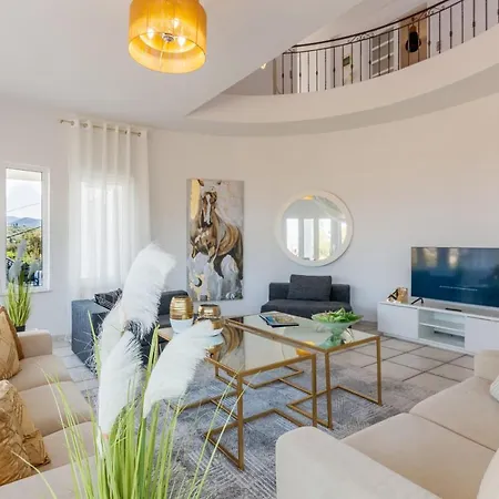 The White House Villa *